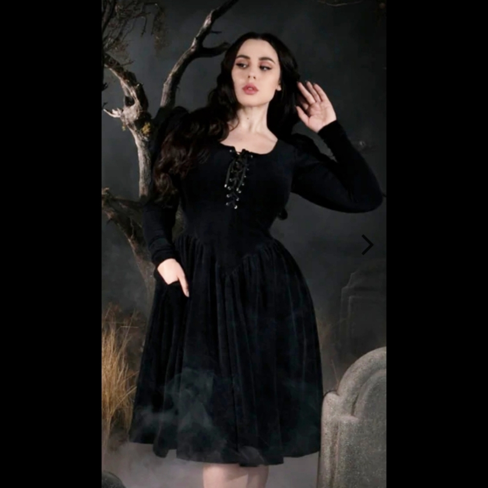 La Femme En Noir Sleepy Hollow swing dress